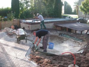 An der Arbeit|Teich|Kundengärtner Fiore|Neuendorf