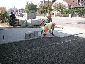 An der Arbeit|Verbundsteine|Kundengärtner Fiore|Neuendorf