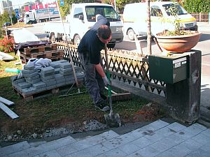 An der Arbeit|Verbundsteine|Kundengärtner Fiore|Neuendorf