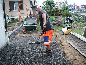 An der Arbeit|Verbundsteine|Kundengärtner Fiore|Neuendorf