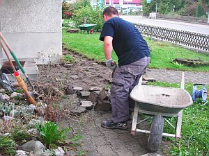 An der Arbeit|Verbundsteine|Kundengärtner Fiore|Neuendorf